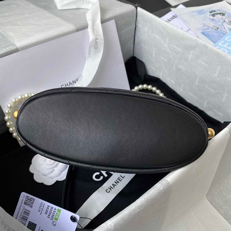 Chanel Small Hobo Bag - Image 5