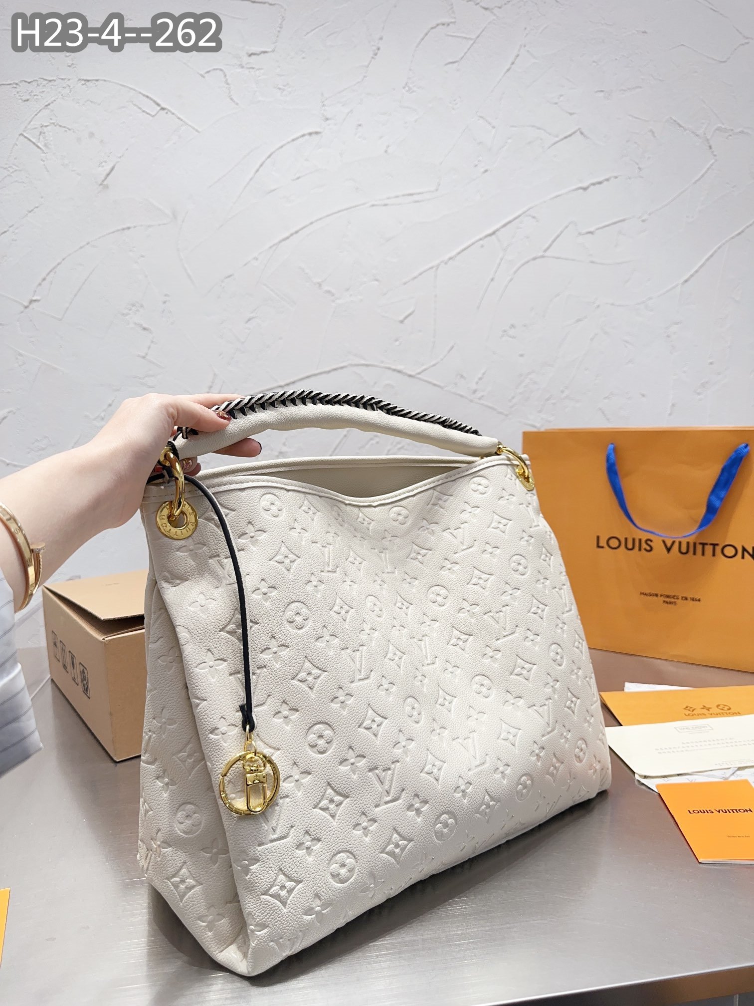 Louis Vuitton Artsy 44Cm White M41066 - Image 2